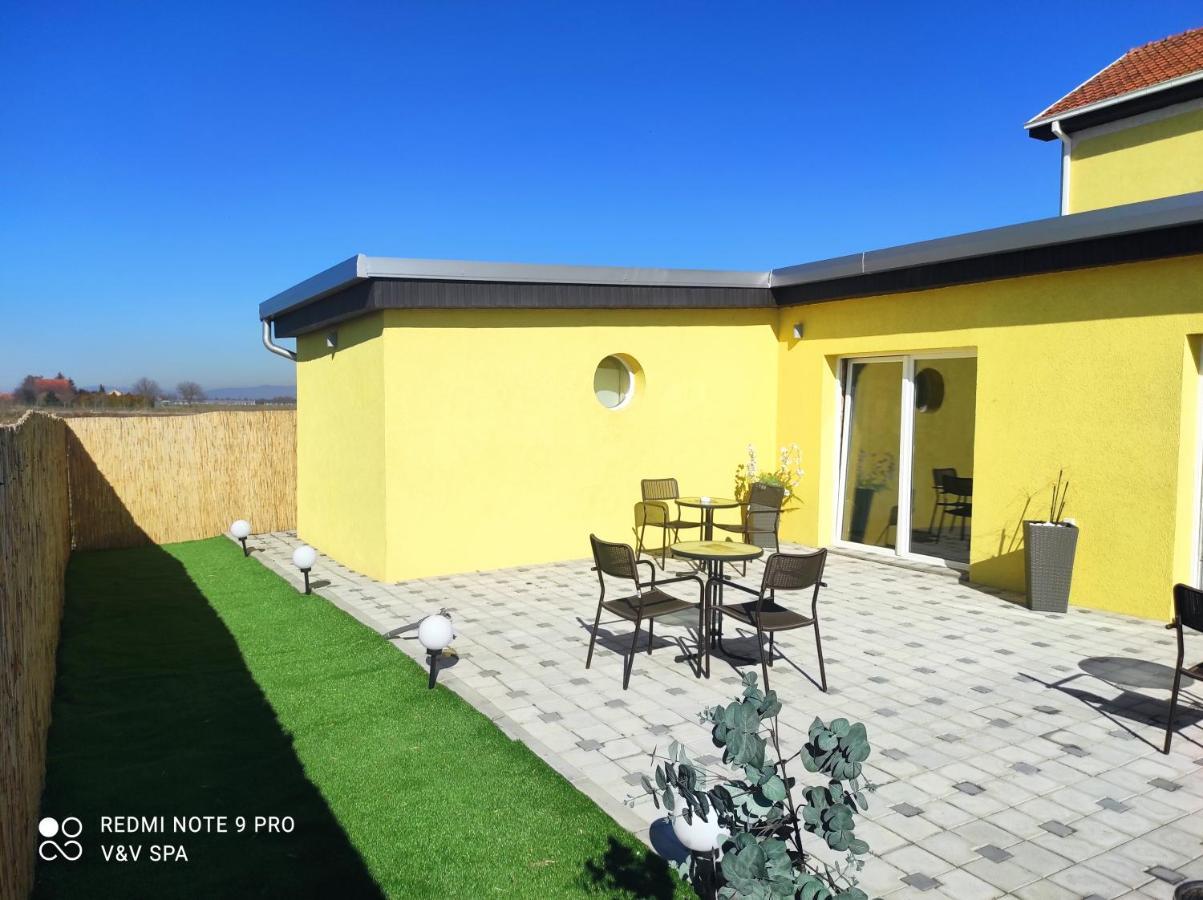 V & V Villa Lalince 외부 사진