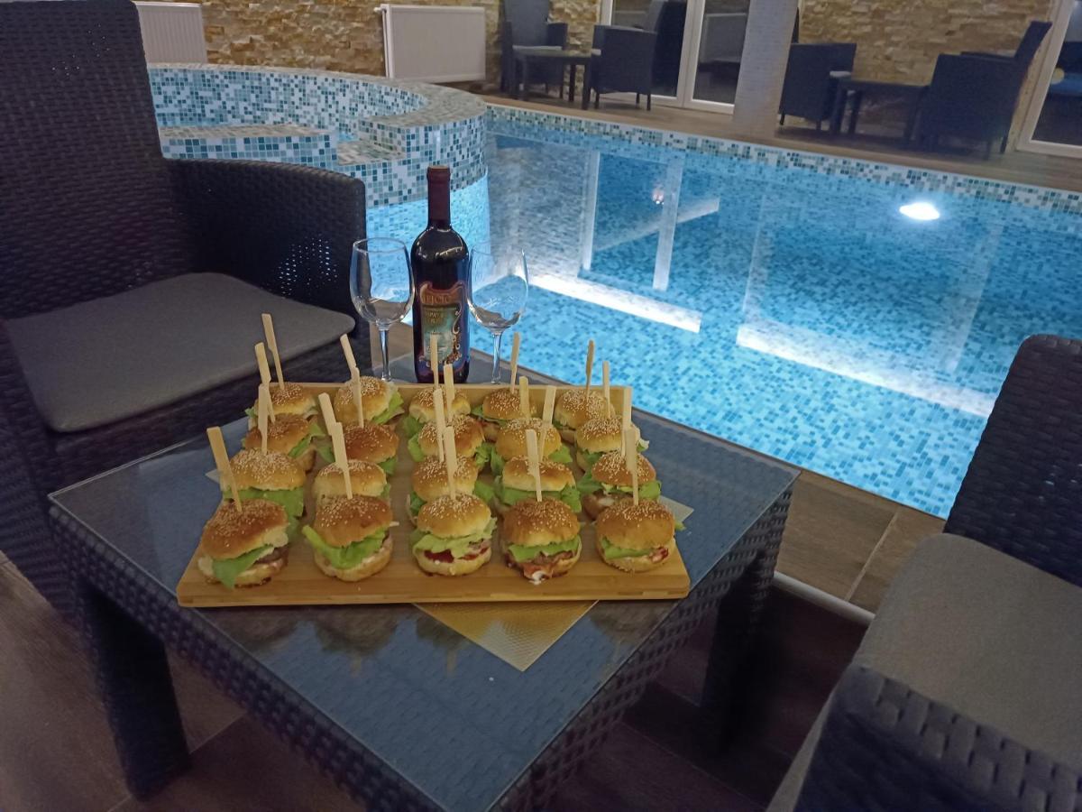V & V Villa Lalince 외부 사진