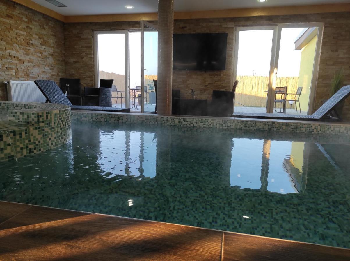 V & V Villa Lalince 외부 사진