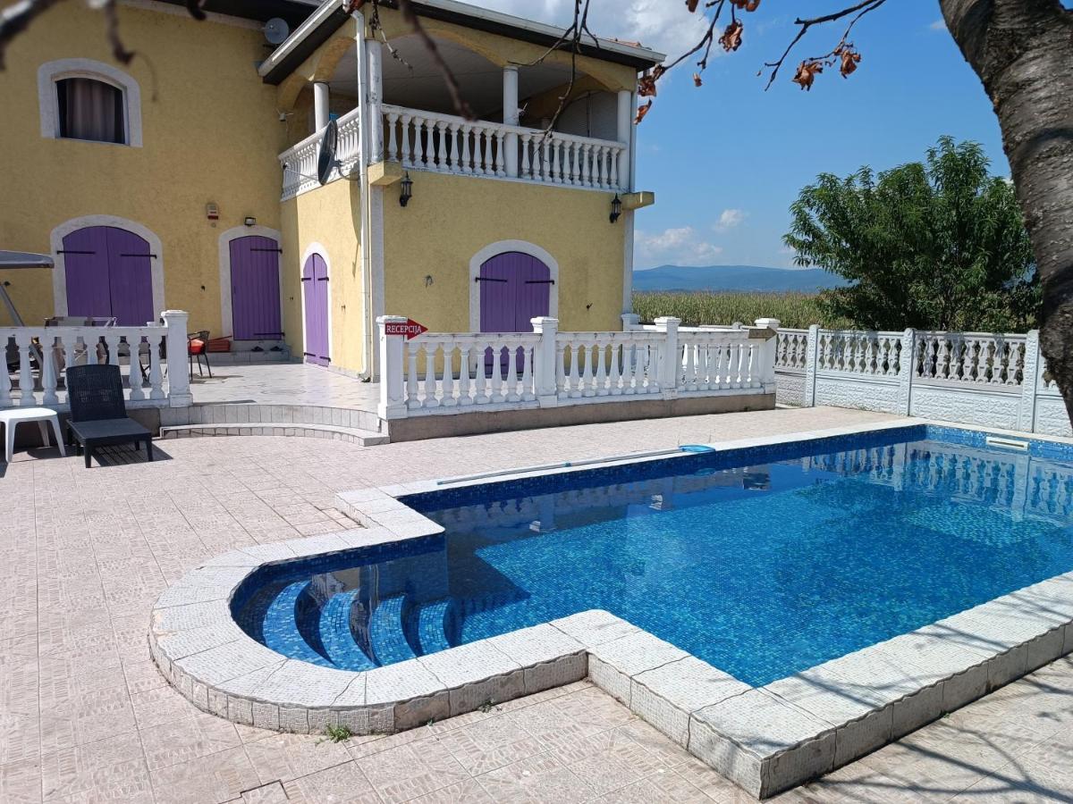 V & V Villa Lalince 외부 사진